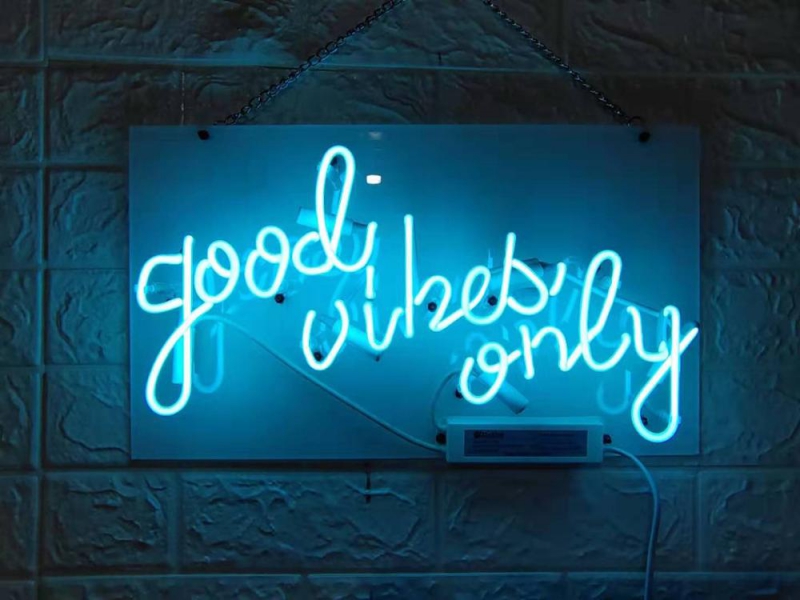 GOOD VIBES ONLY Neonskylt