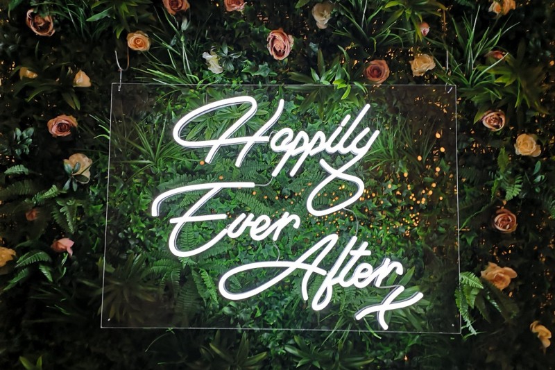 Happy Ever After X Neonskylt