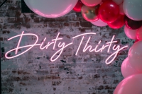 Dirty Thirty Neonskylt