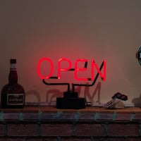Open Red Desktop Neonskylt