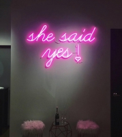 SHE SAID YES Neonskylt