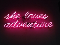 She loves adventure Neonskylt